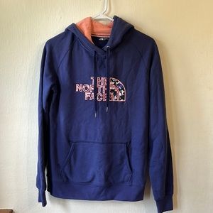 Women’s The North Face sweatshirt.